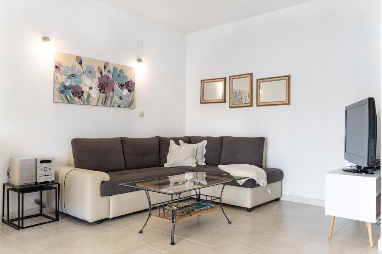 Apartments Siesta Sumartin Bagian luar foto