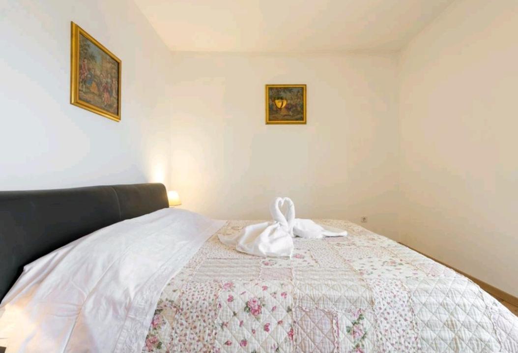 Apartments Siesta Sumartin Bagian luar foto