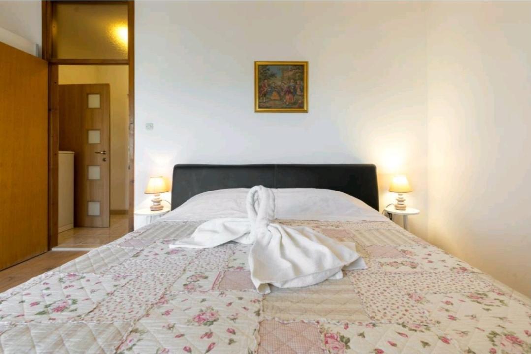 Apartments Siesta Sumartin Bagian luar foto