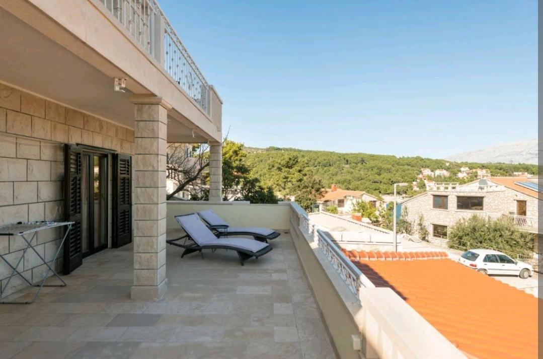 Apartments Siesta Sumartin Bagian luar foto